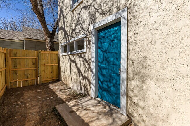 Foto del edificio - Spacious Backhouse Near Texas Tech, and Medical Centers!!