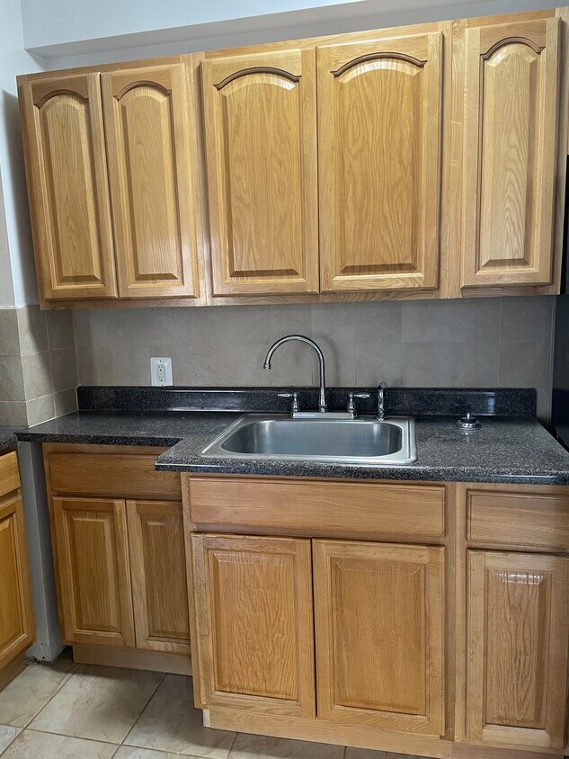 Primary Photo - 5711 Huxley Ave