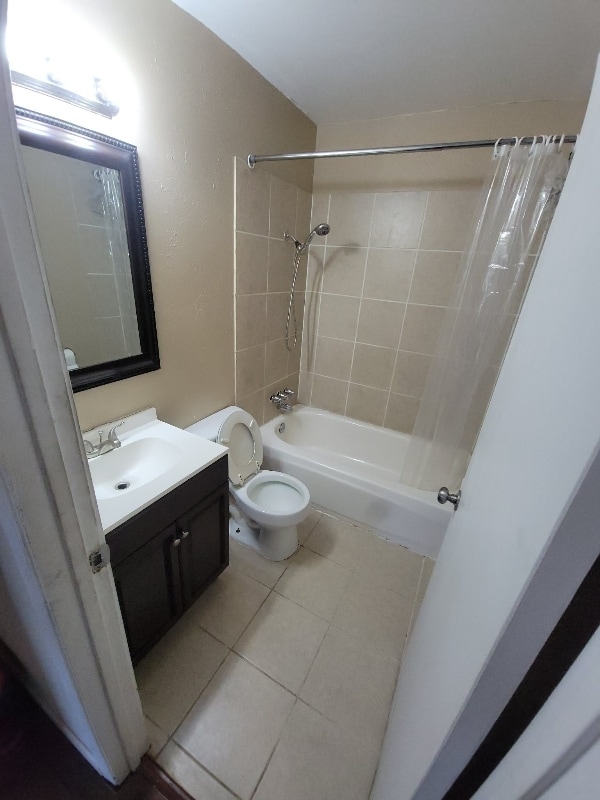 Building Photo - 2118 Cedarcrest Dr