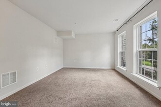 Building Photo - 1613 Wesbourne Dr