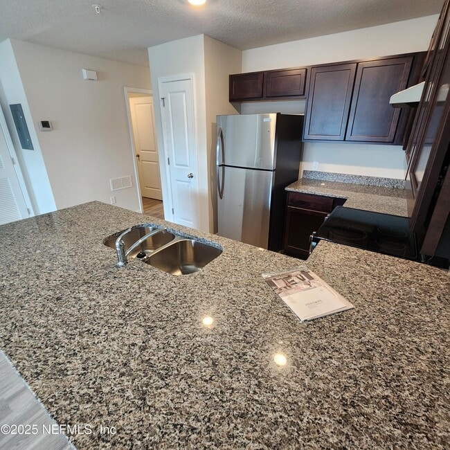 Building Photo - 6547 Sweetbay Ln