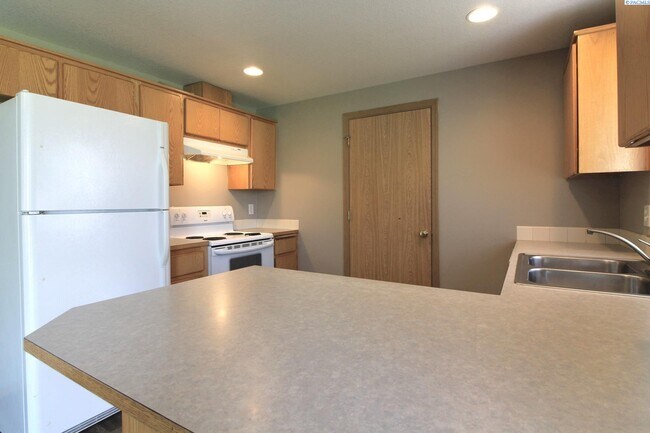 Foto del edificio - West Pasco 3 bed/2 bath Home