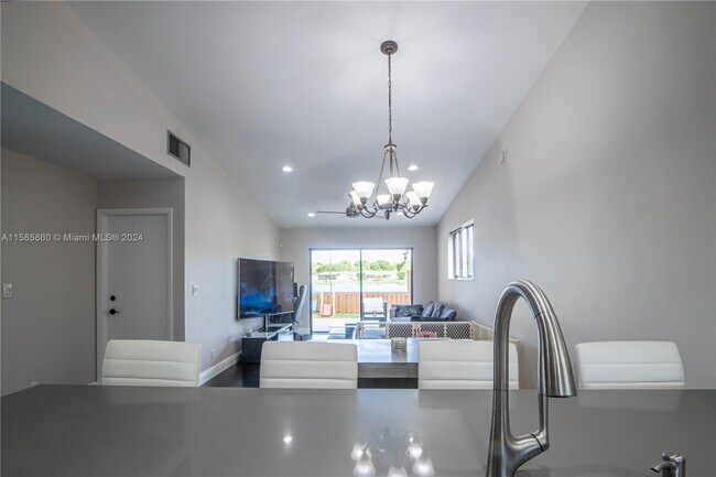 Foto del edificio - 874 NW 79th Terrace