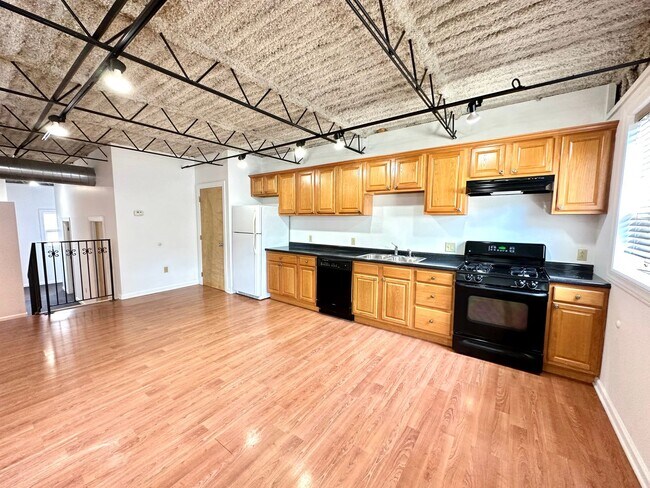 Foto del edificio - One Bed, One Bath Apartment in the Heart o...