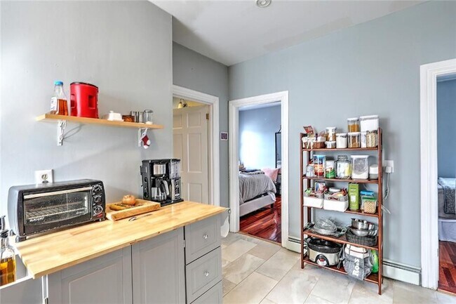 Building Photo - 390 Hope St