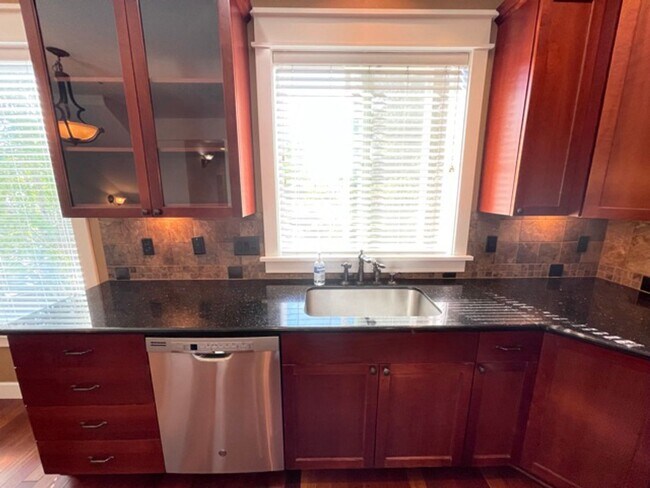 Building Photo - A Must See! Happy Valley Townhome! 2Bed + ...