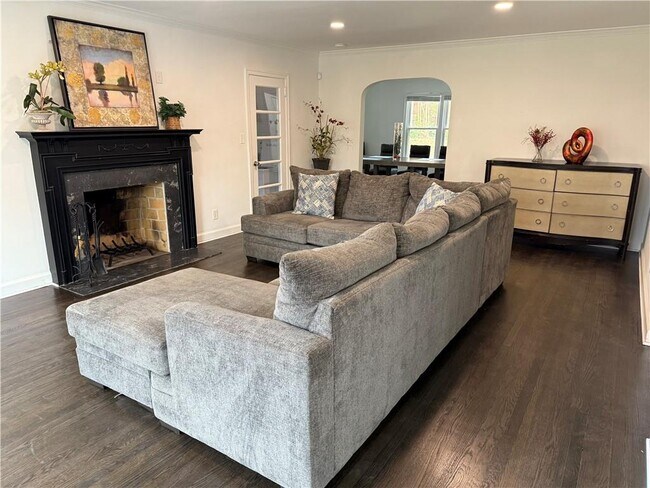 Foto del edificio - 1140 Goodwin Pl NE