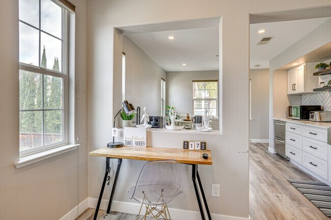 Foto del edificio - 1673 Harmony St