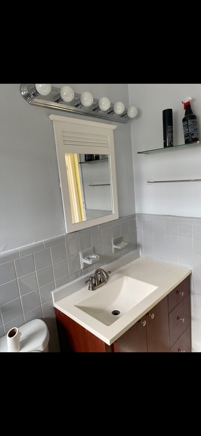 Foto del edificio - 530 NE 138th St