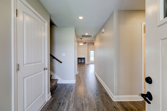 Foto del edificio - Sharp 3 bed 2 bath with Bonus room and nice fenced yard.