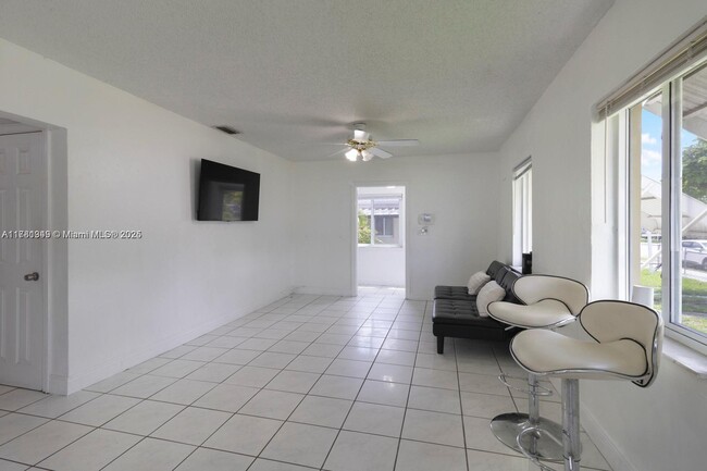 Foto del edificio - 471 NW 32nd Ct