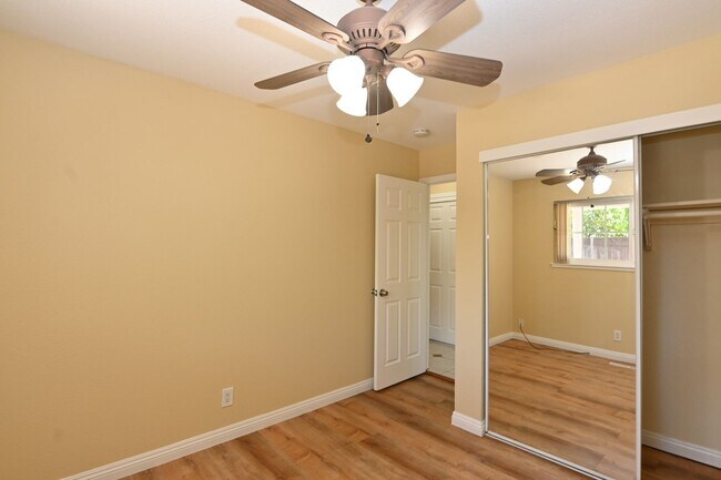 Foto del edificio - Beautiful 5 bed 3 bath, 2 car Garage & Pool, Near Snell & Calero