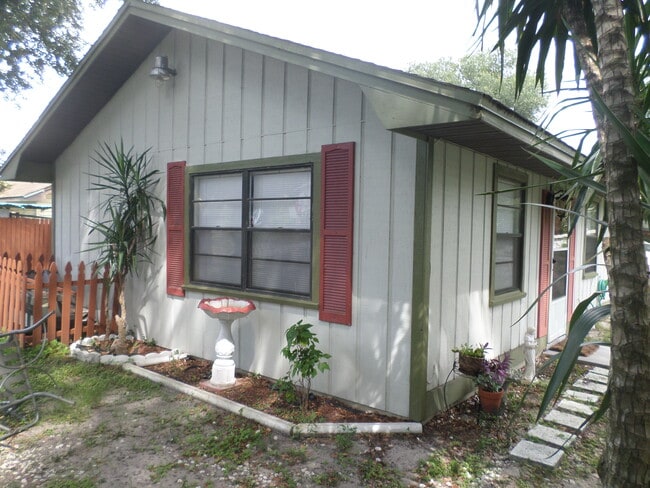 Building Photo - 795 N Lake Howard Dr