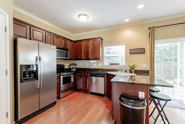 Foto del edificio - Furnished Rental Utilities included