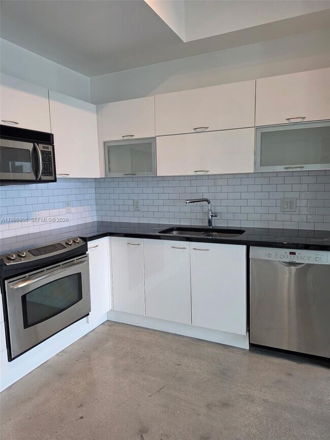 Building Photo - 133 NE 2nd Ave