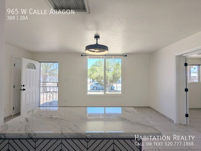 Building Photo - 965 W Calle Aragon