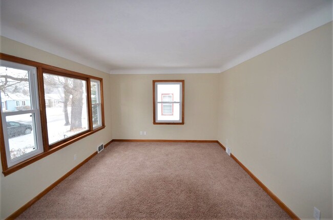 Building Photo - 1160 Kennard St
