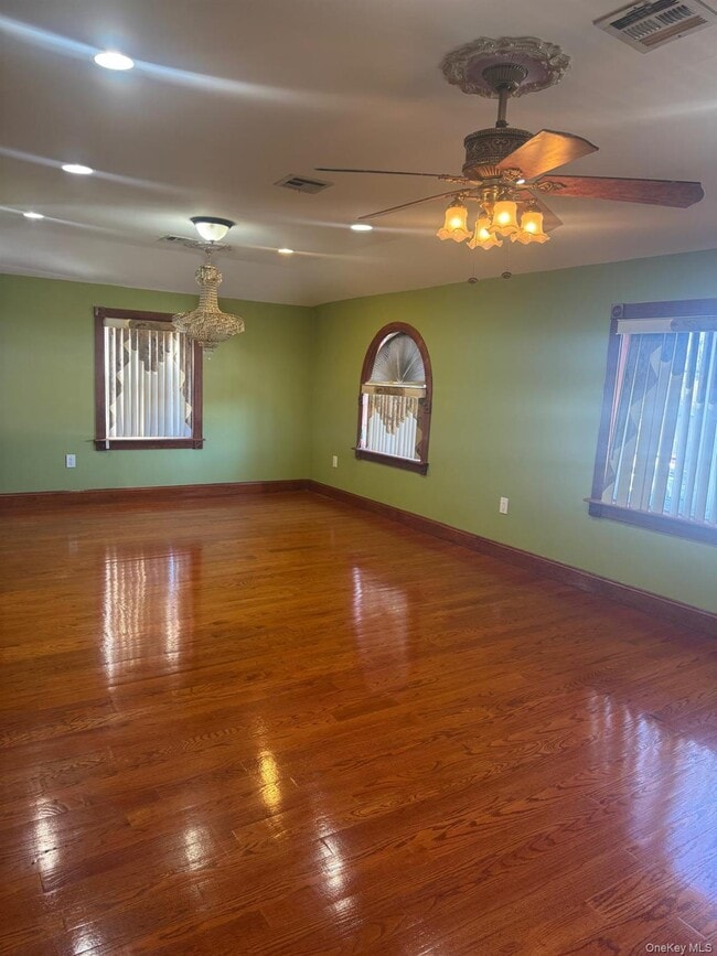 Foto del edificio - 85-19 239th St