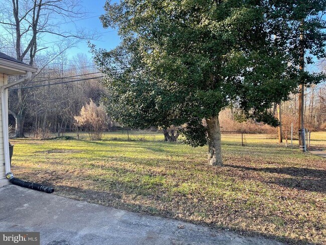 Foto del edificio - 601 Donald Dr