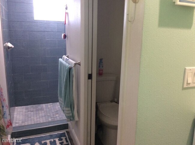 Building Photo - 3 br, 2.5 bath Townhome - 851 School Way,