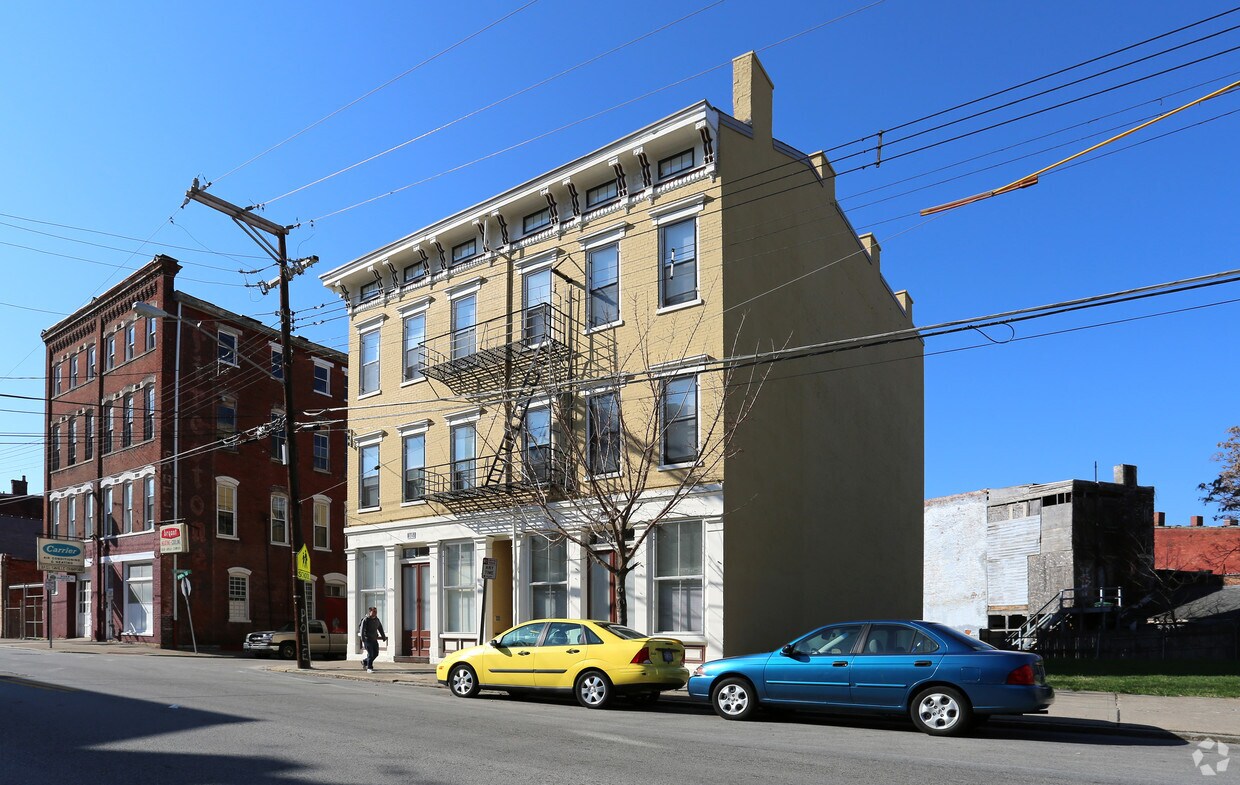 Foto del edificio - 143-145 E McMicken Ave