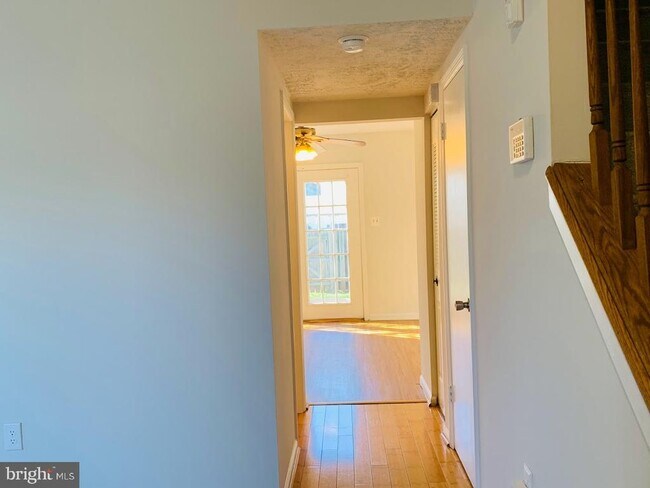 Building Photo - 8627 Reinecke Ct