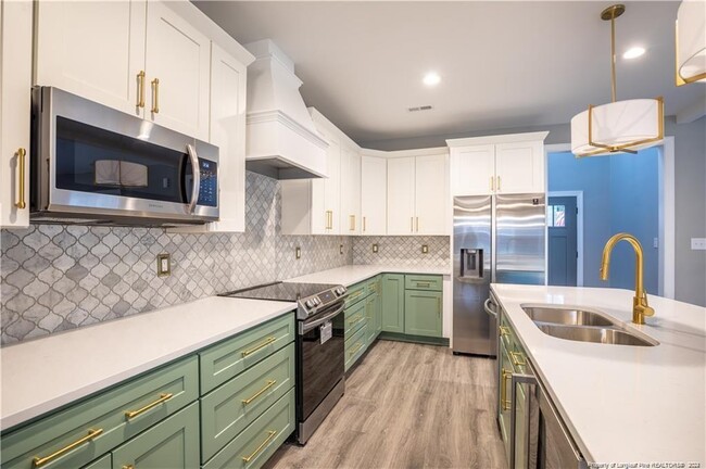 Building Photo - 15981 Old Orchard Ct
