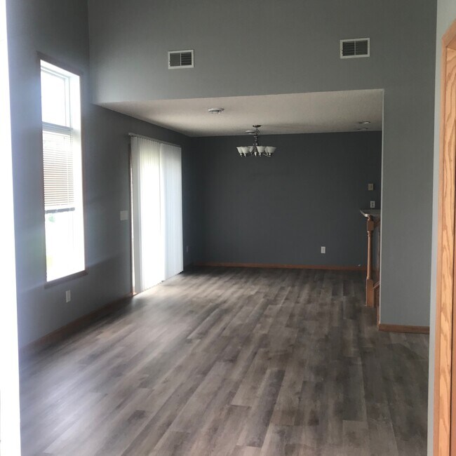 Hermosos y luminosos y abiertos - 17077 Eagleview Way