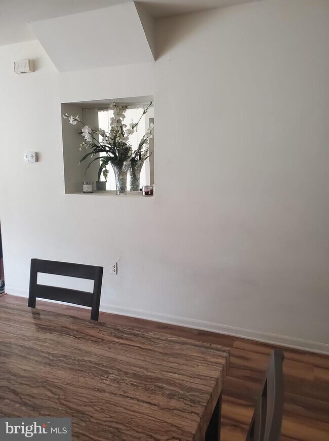 Building Photo - 1437 Atterbury Way