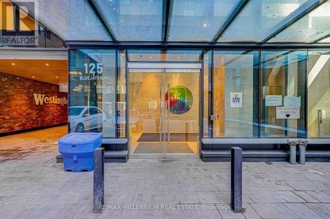 Building Photo - 125-4125 Blue Jays Way