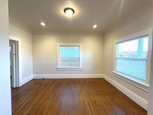 Building Photo - 1522