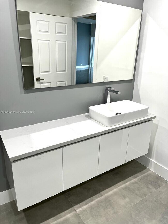 Foto del edificio - 3530 Mystic Pointe Dr