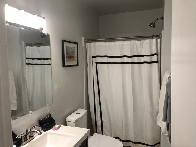 Foto del edificio - 6472 Cavalleri Rd