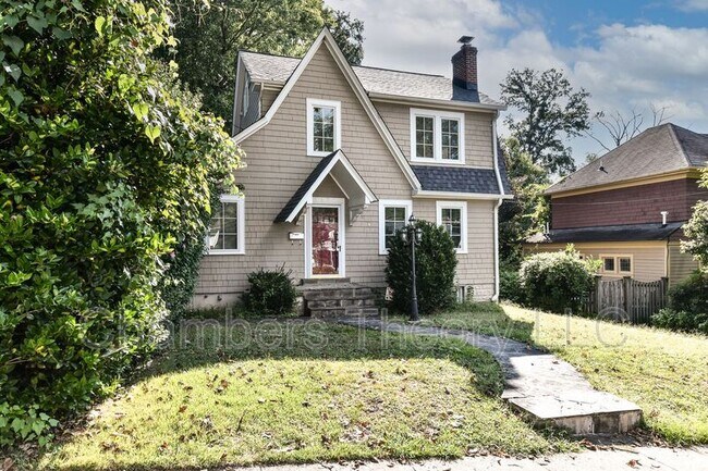 Building Photo - 1621 N Taylor St