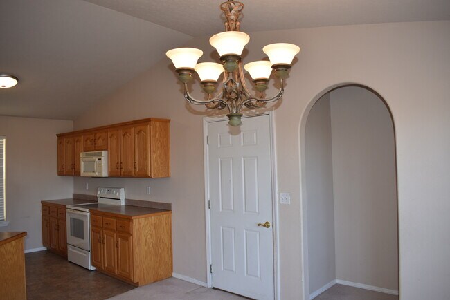 Foto del edificio - 4 bed / 3 bed Home with Gorgeous View!!!