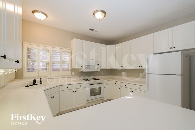 Building Photo - 8995 Country Leaf Cove