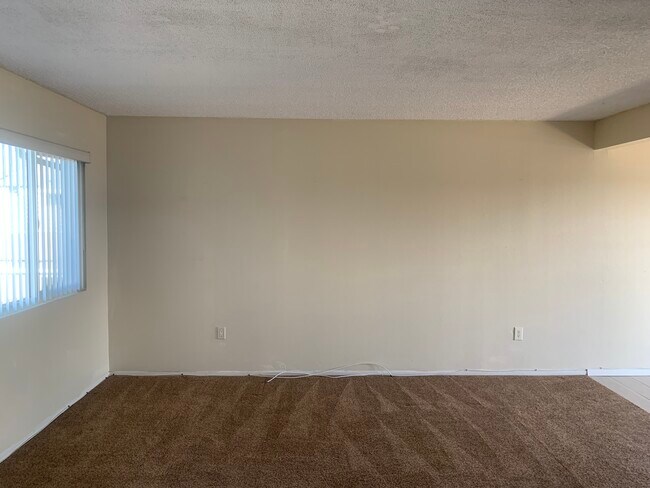 Foto del edificio - 16532 Regina Cir