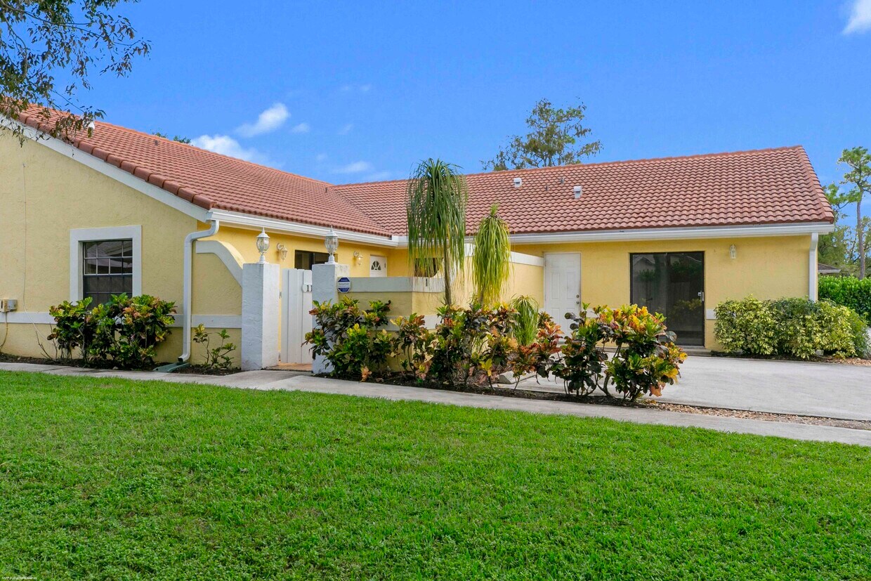 Primary Photo - 1120 Hyacinth Pl