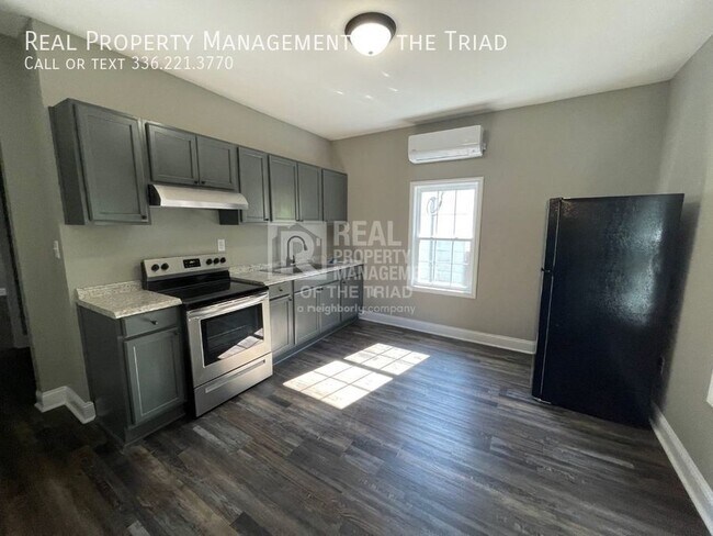 Building Photo - Move in Special! Now Ready! Main Level ext...