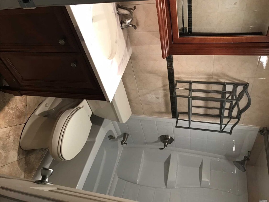 Foto principal - 254 W 6th St