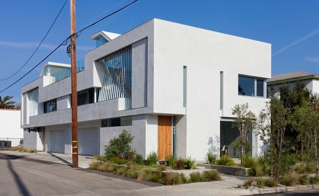 Building Photo - 625 Vernon Ave