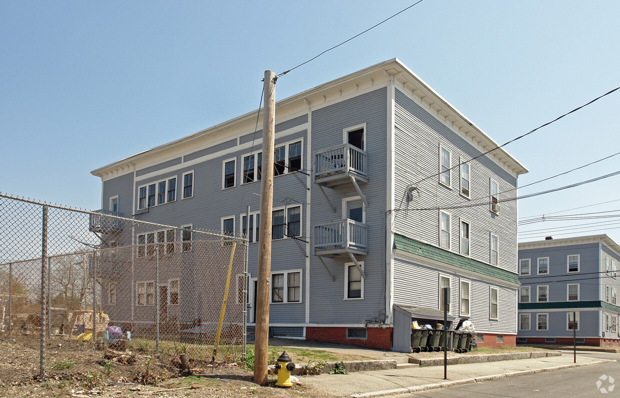 Building Photo - 261 2nd St
