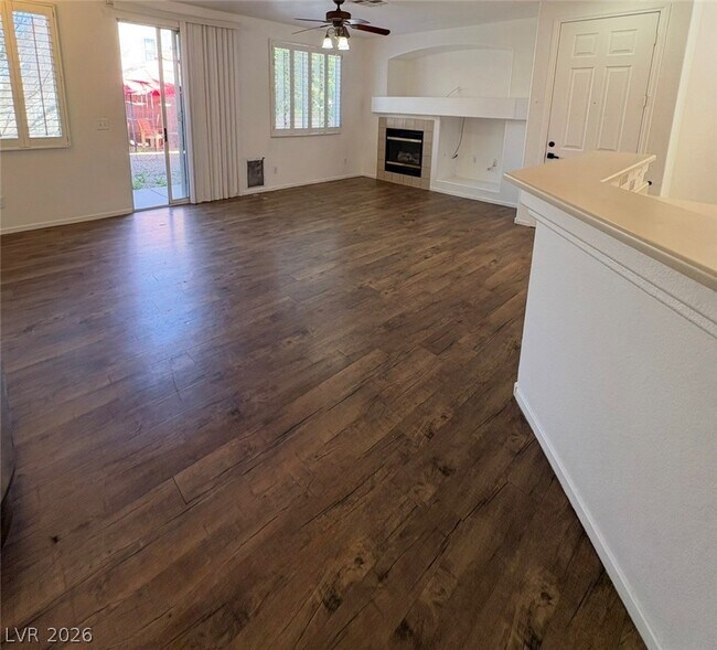 Foto del edificio - 6064 Nestled Foot St