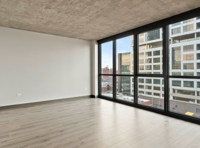 Building Photo - 1333 W Lake St
