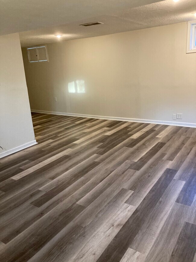 Building Photo - 6148 Ruggles St