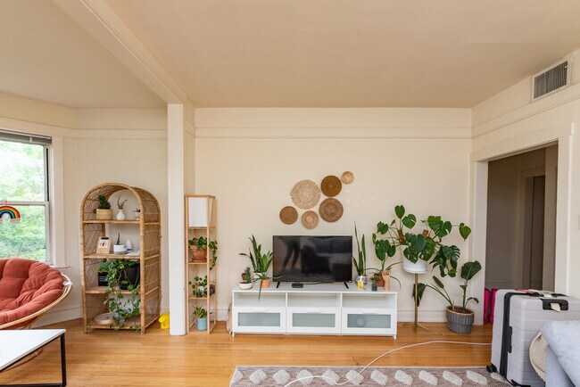 Foto del edificio - 3413 N Elaine Pl