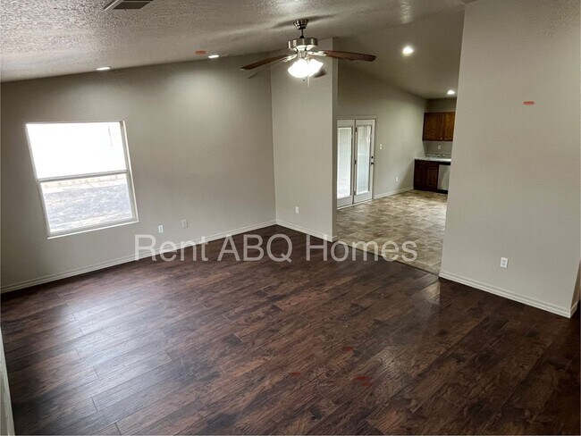 Foto del edificio - 3 Bed/2 Bath, 1,350 Sq. Ft. Home in SW Albuquerque