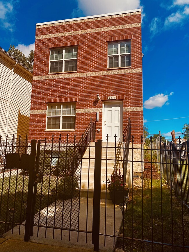 Building Photo - 3418 W Fulton Blvd