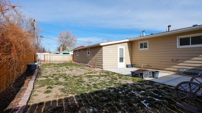 Foto del edificio - Comfort & Convenience: 3BR Home with Garage, RV Parking, and Flex Room