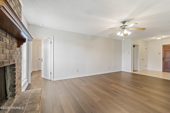 Building Photo - 116 Longfellow Dr